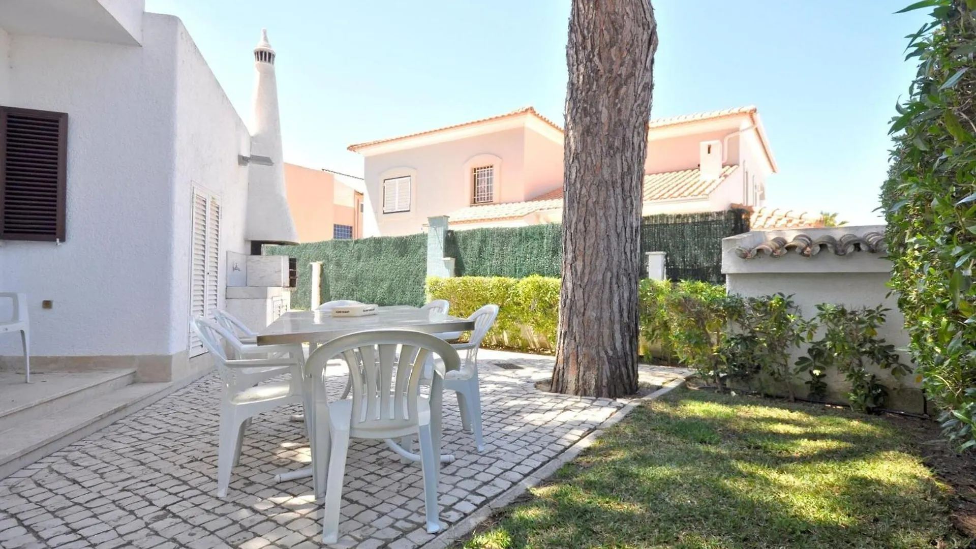 Villa In Typical Portuguese Style Quiet Area Of Vilamoura With Private Pool