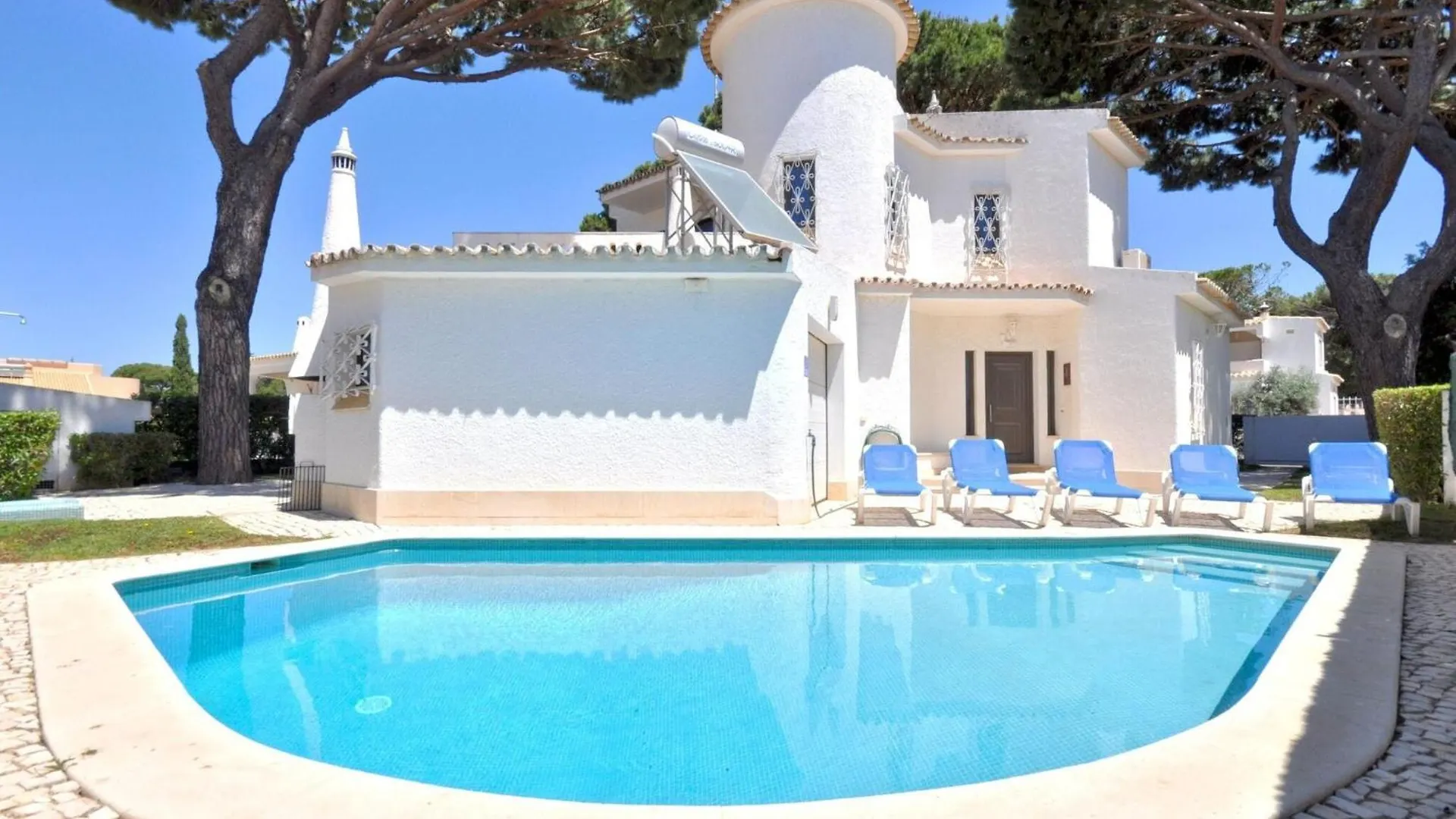 Villa In Typical Portuguese Style Quiet Area Of Vilamoura With Private Pool