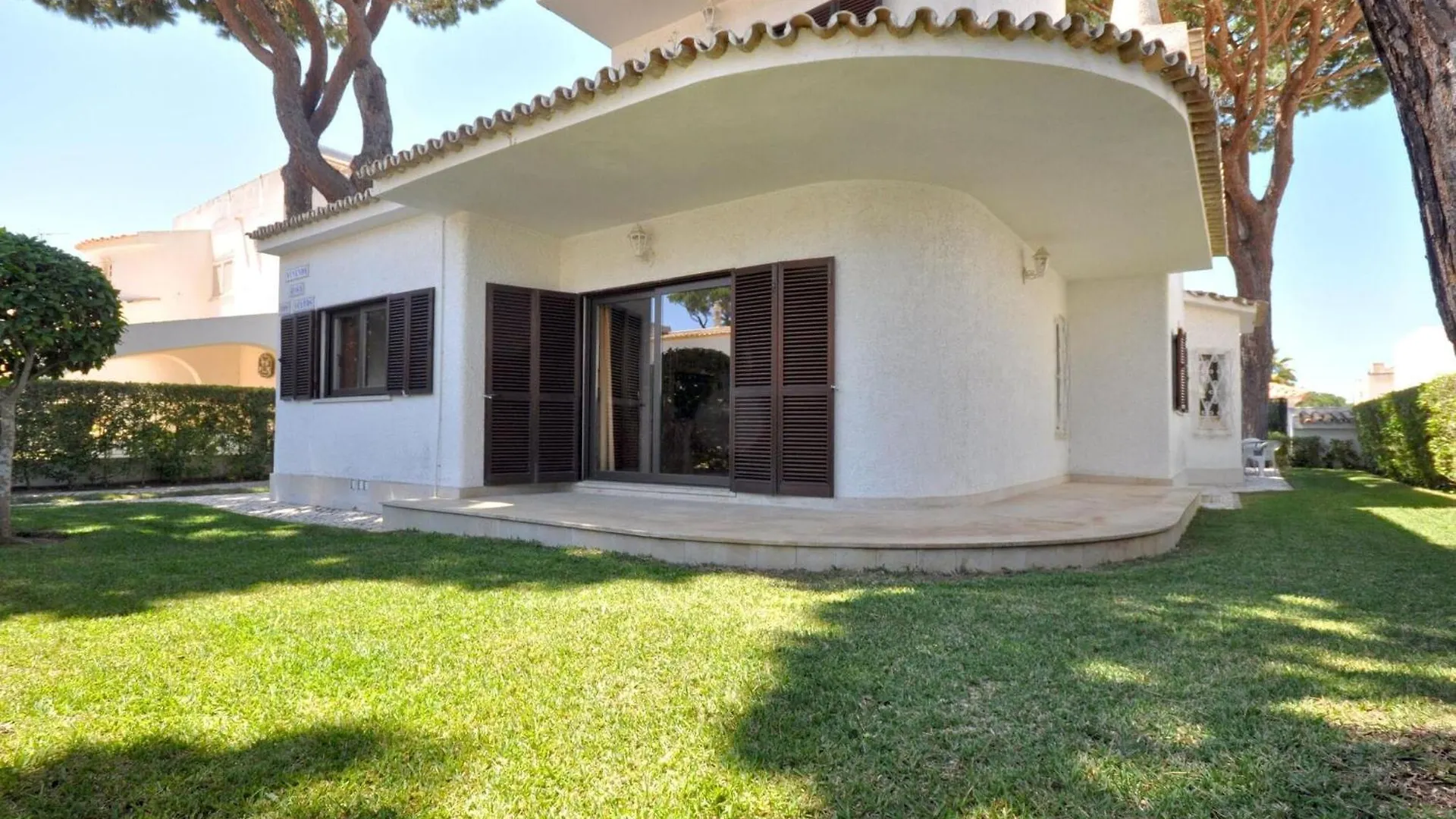 Villa In Typical Portuguese Style Quiet Area Of Vilamoura With Private Pool 0*,