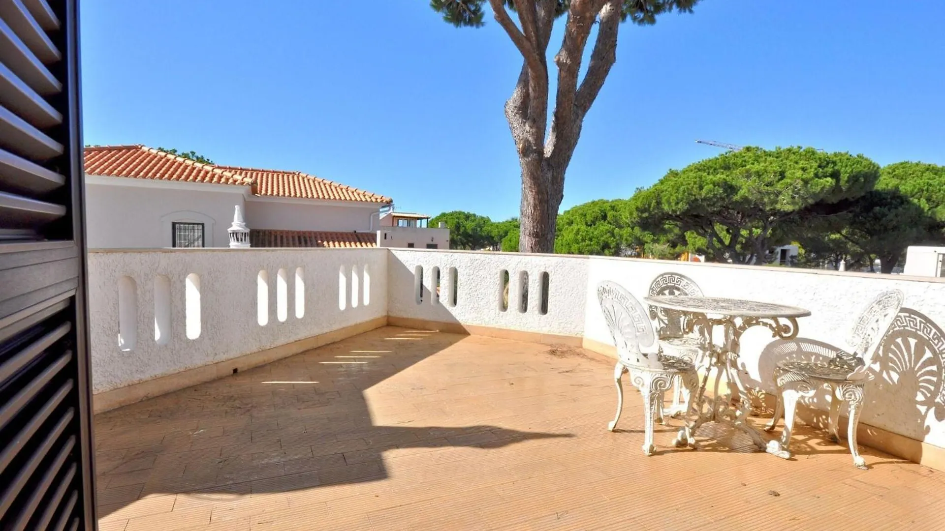 Villa In Typical Portuguese Style Quiet Area Of Vilamoura With Private Pool