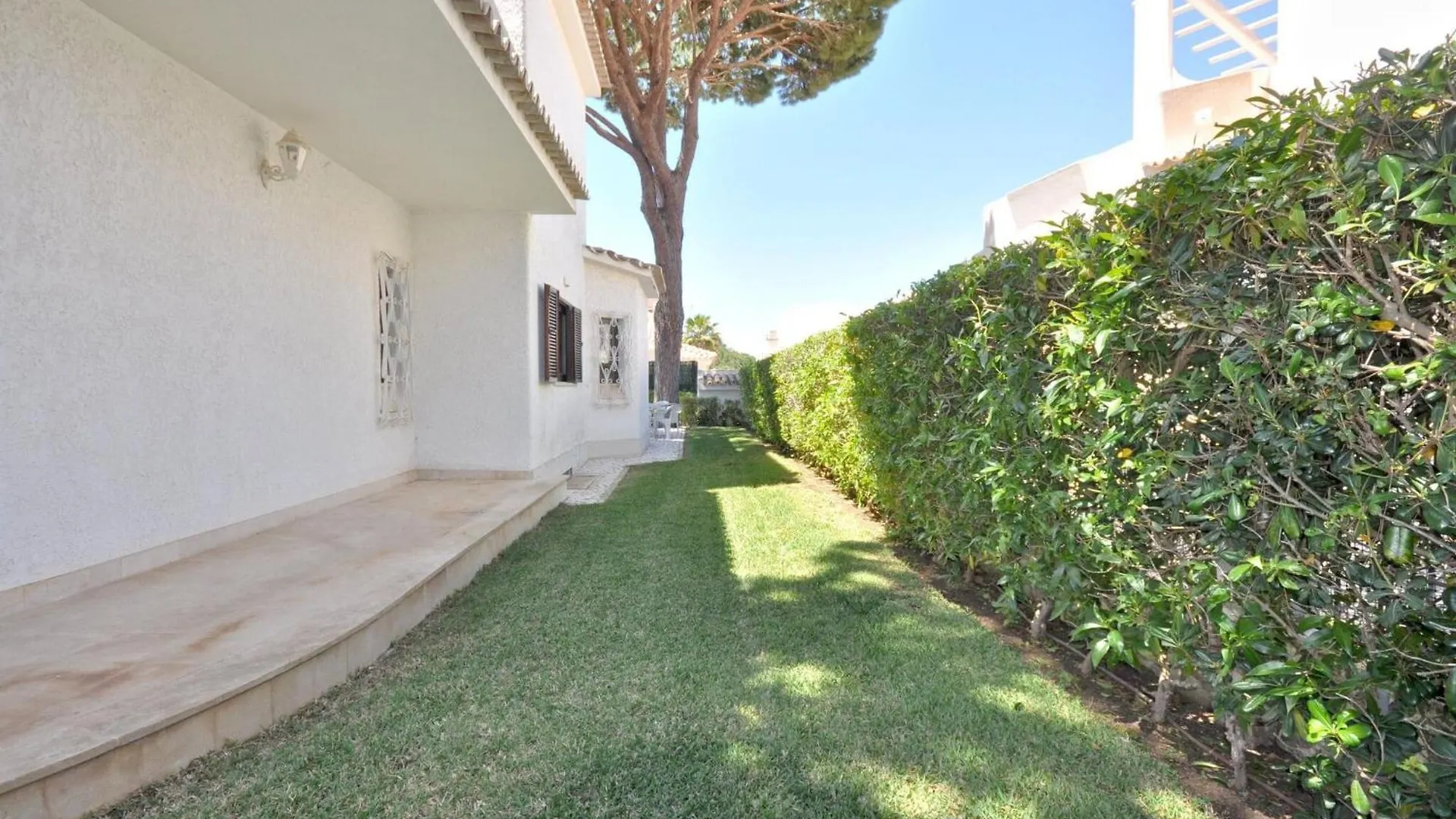 Villa In Typical Portuguese Style Quiet Area Of Vilamoura With Private Pool