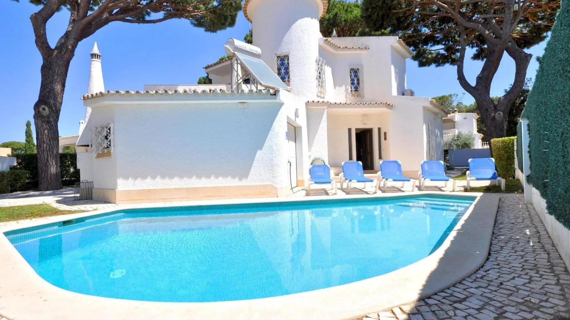 Villa In Typical Portuguese Style Quiet Area Of Vilamoura With Private Pool